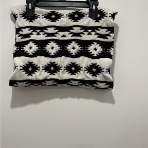 Black and white geometric infinity scarf